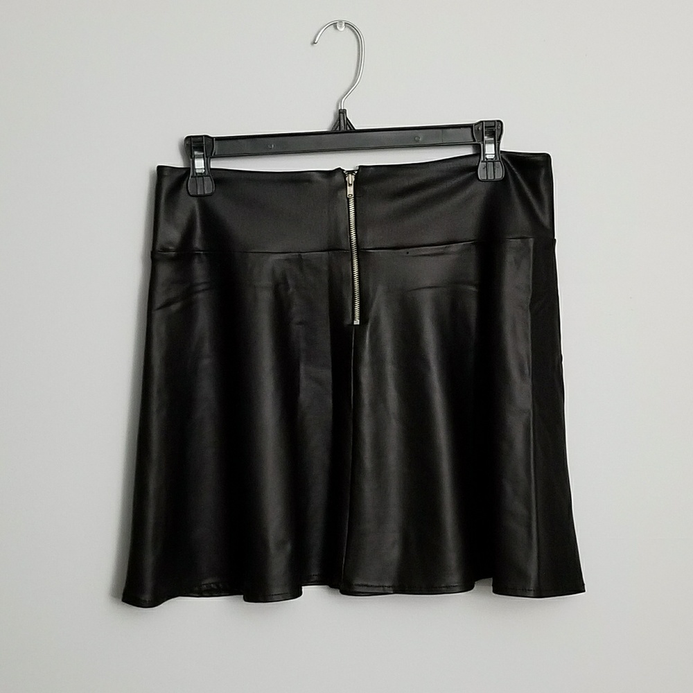 ⭐3/$16 Faux Leather Skater Skirt - Picture 3 of 5